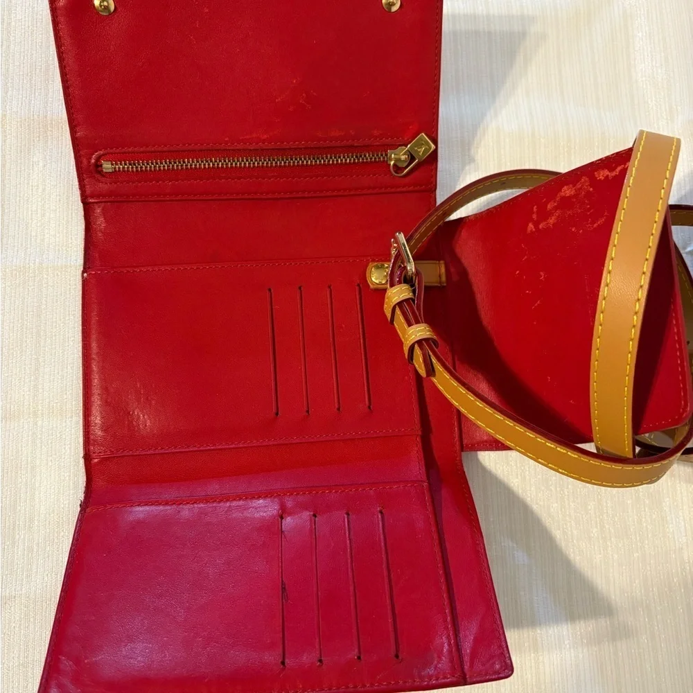Louis Vuitton Vernis Walker Pouchette
